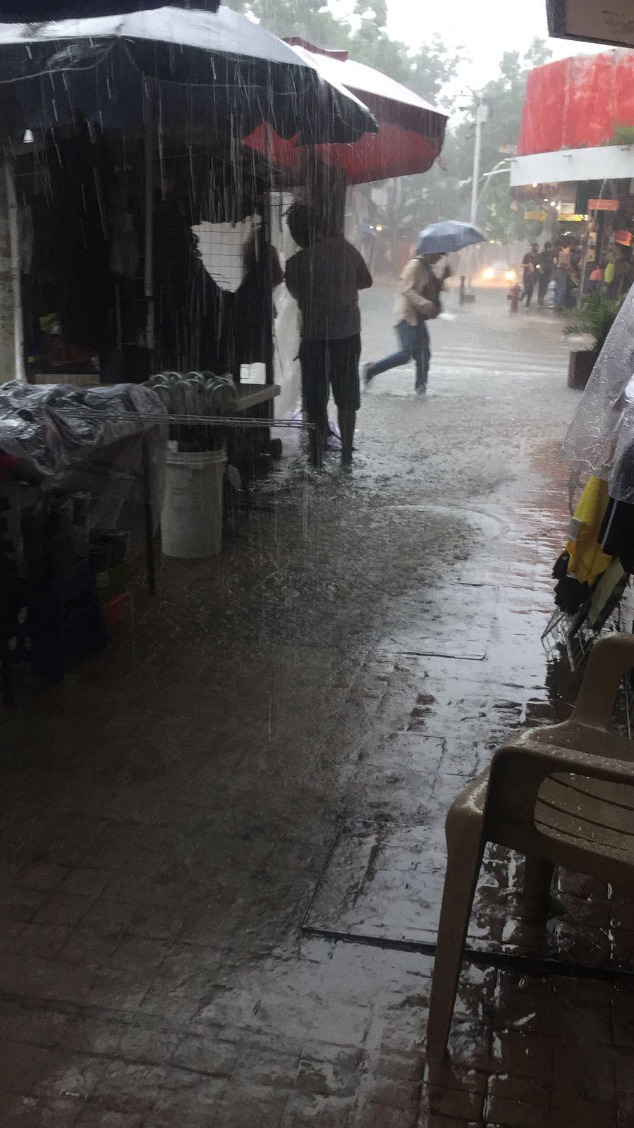 $!Lluvias en Culiacán causan cierres de vialidades, inundaciones y arrastre de vehículos