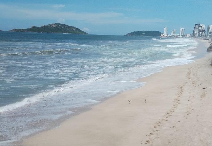 $!Por mar de fondo, refuerzan operativos preventivos en el área de playas de Mazatlán