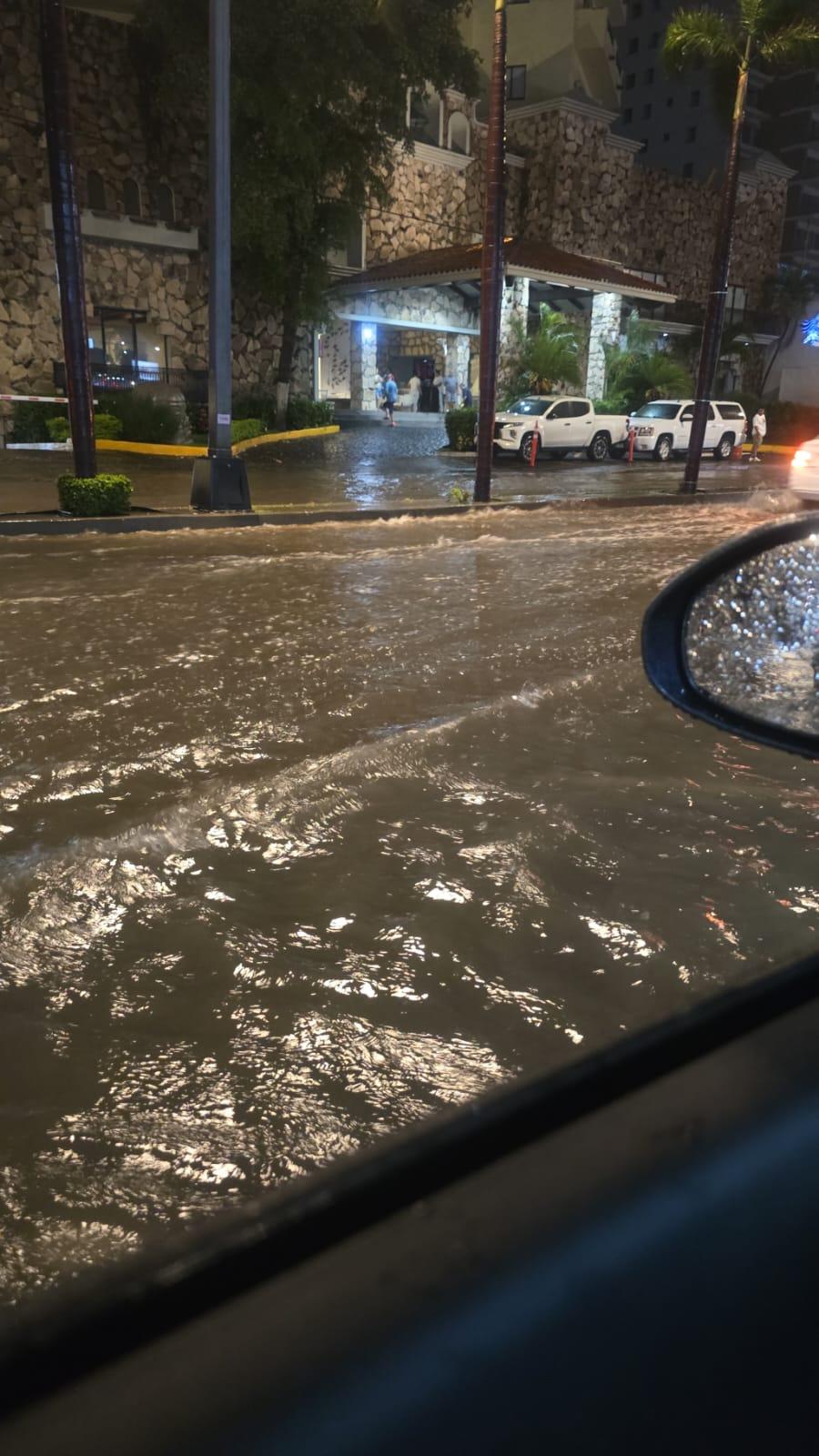 $!Reportan inundaciones y apagones en Mazatlán por intensa lluvia