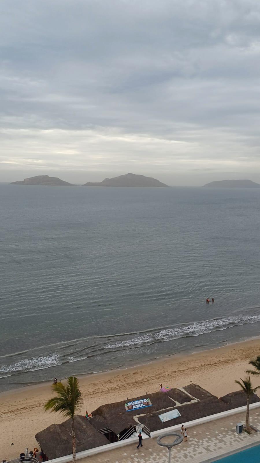 $!Sorprende llovizna y viento fuerte a Mazatlán