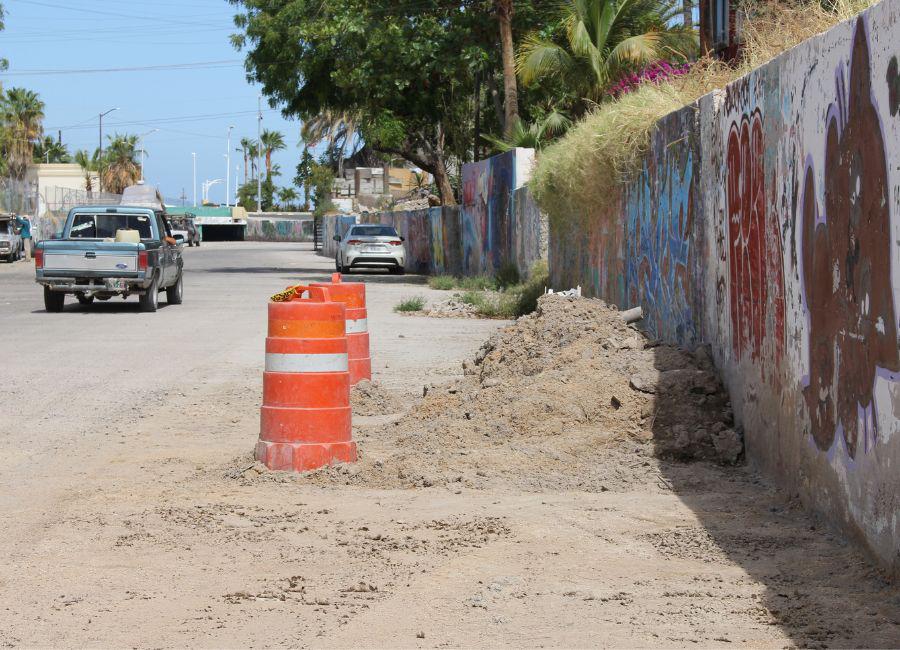 $!Arroyo central con tierra y tránsito vehicular.