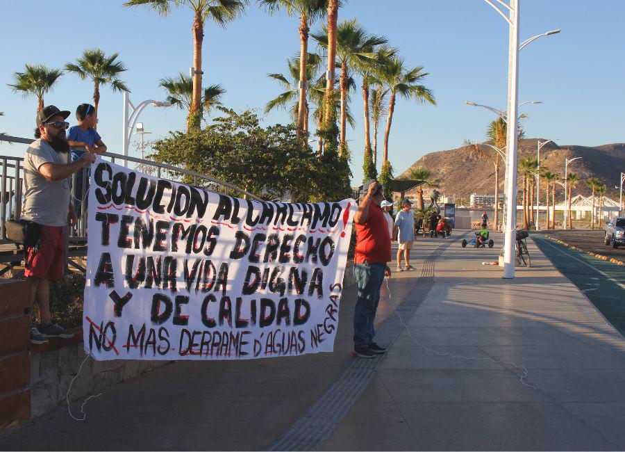 $!Manifestación sobre el malecón de La Paz a la altura de El Molinito el 20 de abril de 2024.