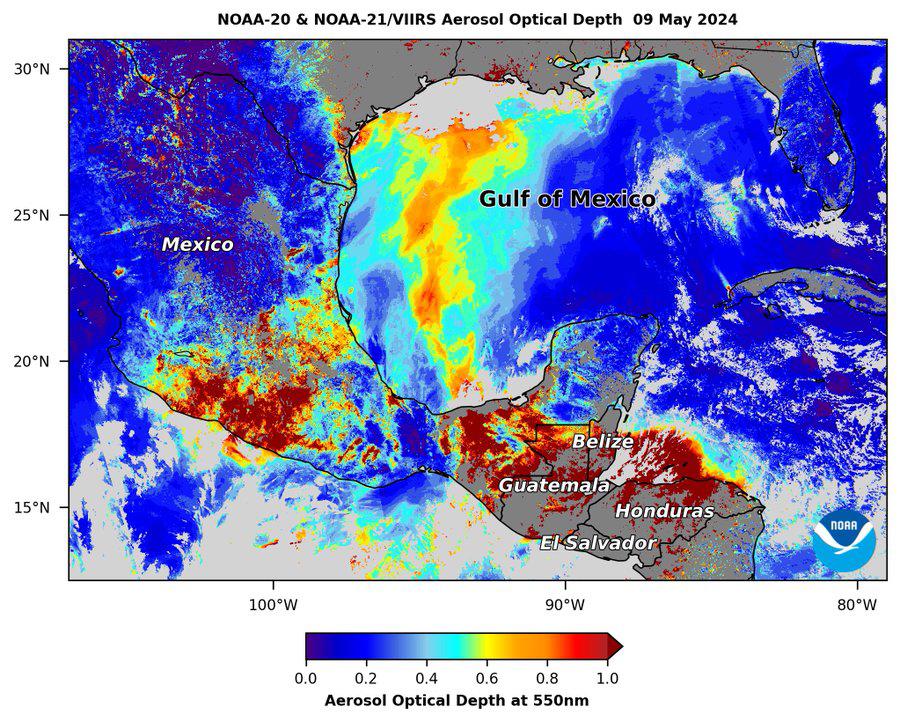 $!Satélites de la NOAA captan nube de humo sobre el Golfo de México y las áreas de quemas estacionales