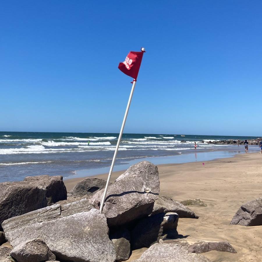 $!Prevalece alerta preventiva en playas de Mazatlán por condiciones climáticas