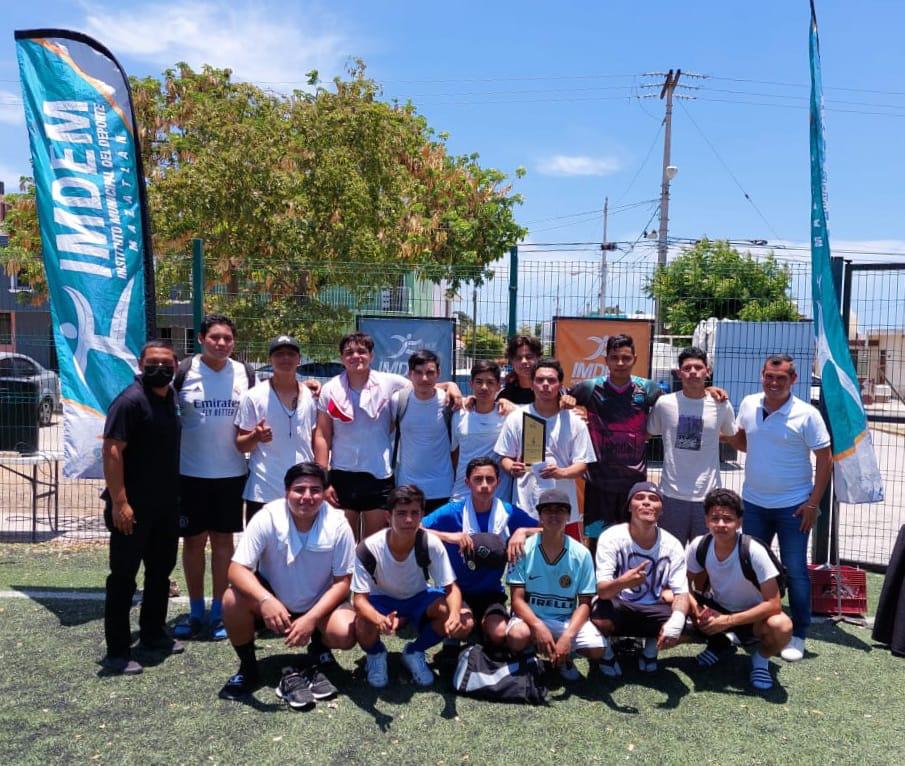 $!Reconocen a lo mejor del Torneo de Futbol Siete Juvenil de Mazatlán