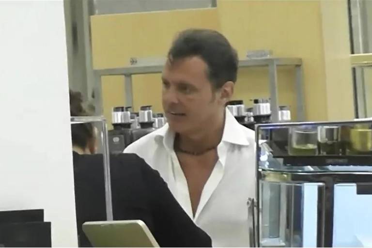 Reaparece Luis Miguel rejuvenecido en centro comercial de Miami