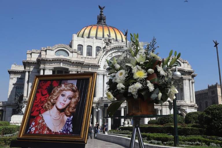 Dan el último adiós a la diva Silvia Pinal en Bellas Artes