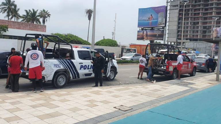 Elementos de la Policía Municipal arrestan a 11 personas por causar molestias en las playas.