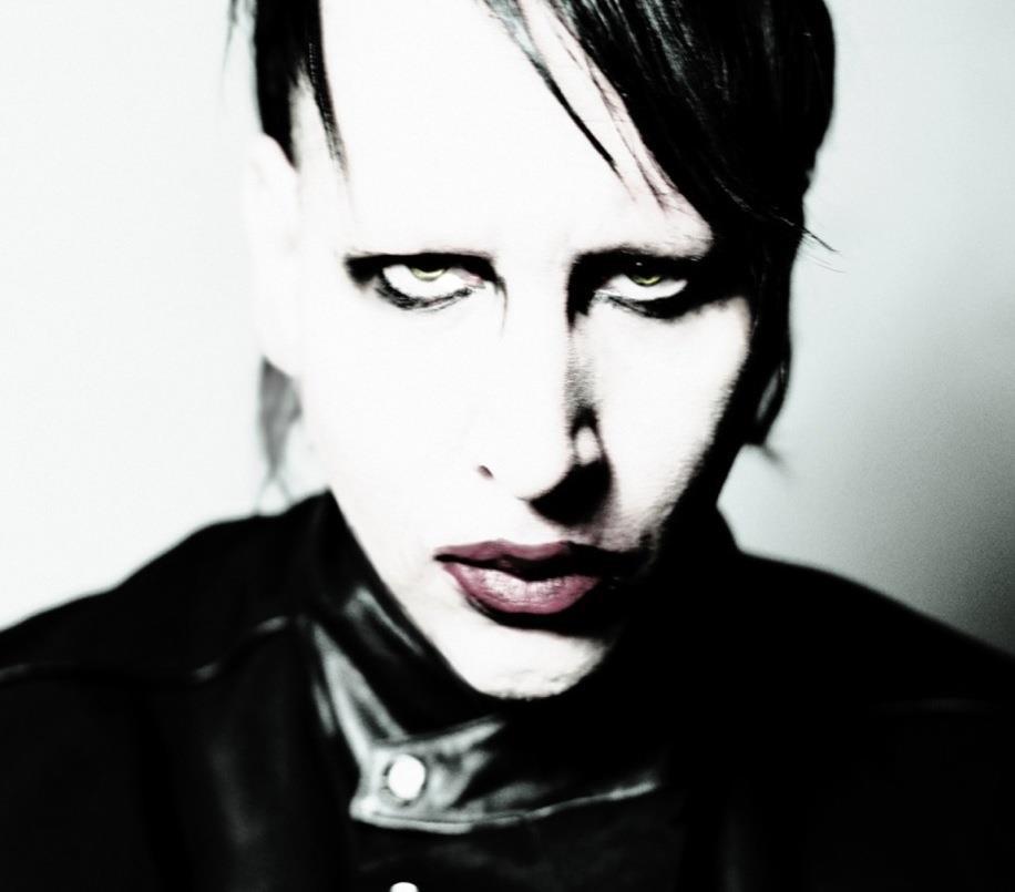 $!Figura el cantante Marylin Manson y los ‘Rugrats’ en decoración por el mes patrio