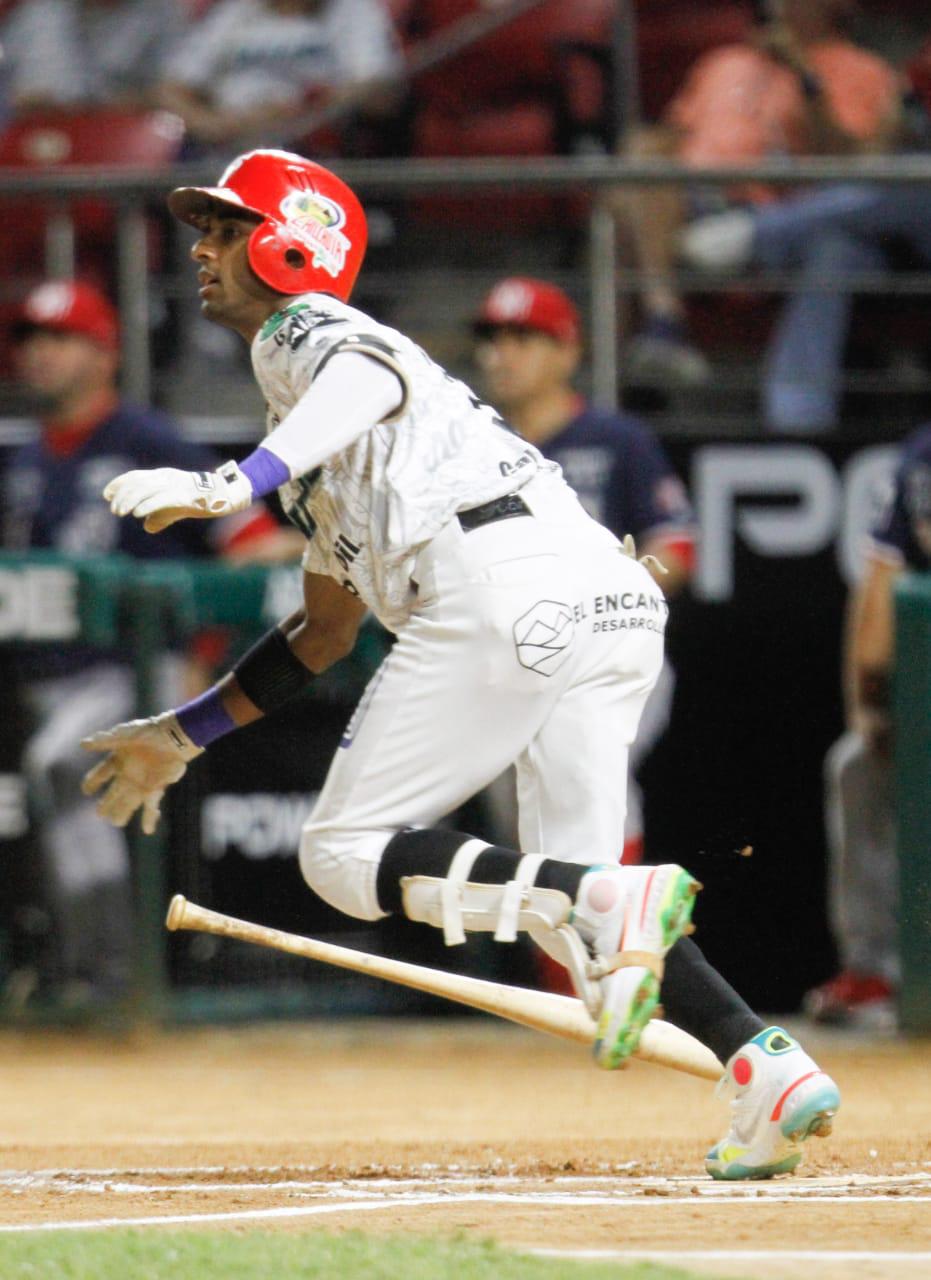 $!Truena el bate de Félix Pérez y Venados de Mazatlán liga serie en casa