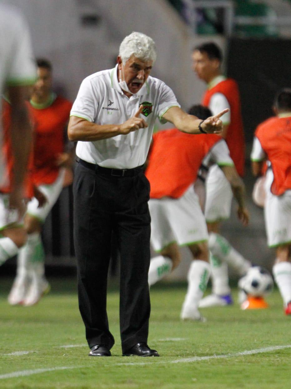 $!El entrenador Ricardo “Tuca” Ferretti de visita en el Kraken.