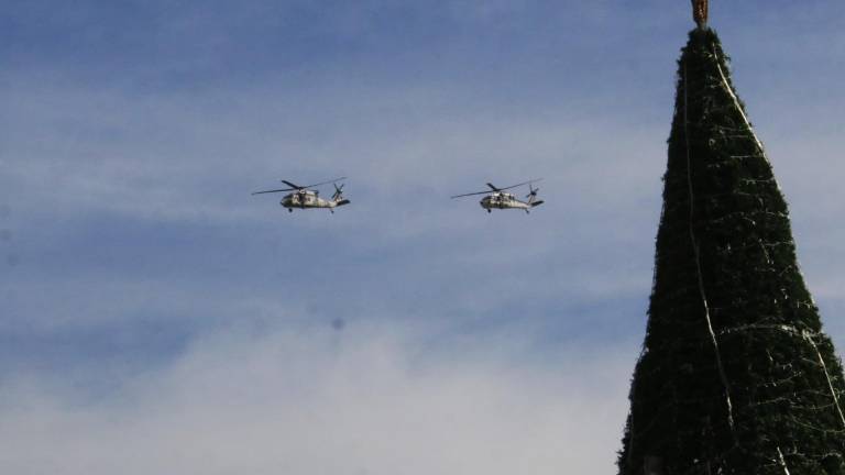 El martes 10 de diciembre, después de las 10:00 horas, comenzaron a realizar varios vuelos dos aeronaves black hawk en Culiacán.