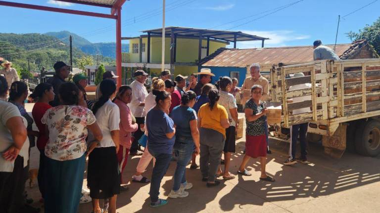 Llevan alimentos a pobladores de la sierra de Concordia ante inseguridad