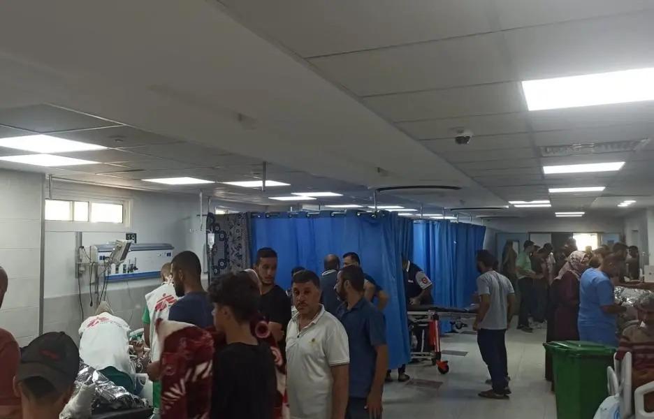 $!El personal médico hace triaje y trata a los pacientes en un hospital Al Shifa abarrotado tras un ataque aéreo. Gaza, 19 de octubre de 2023.