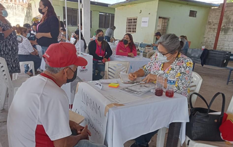 $!Realizan DIF Escuinapa y Ayuntamiento jornada de salud en Palmillas