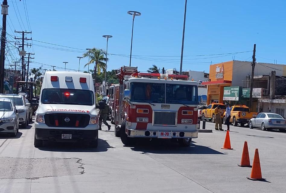 $!Mezclan solventes por error en negocio de Mazatlán y se activa alerta de intoxicación