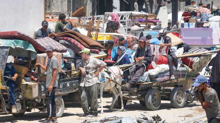 Los habitantes de Gaza siguen buscando lugares seguros donde refugiarse.