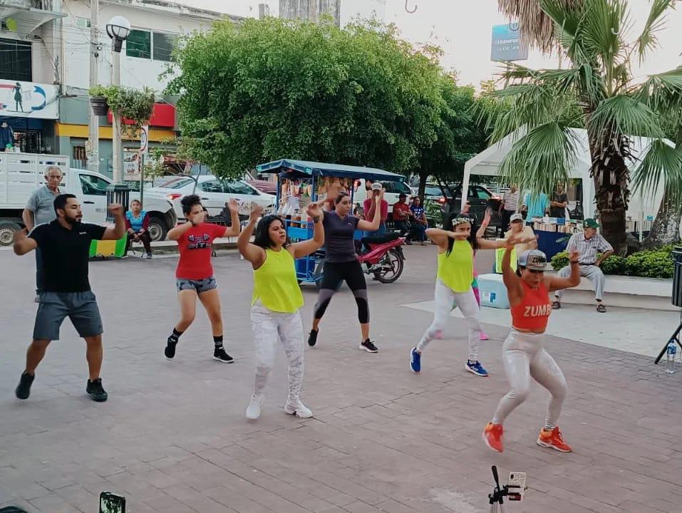 $!Responden escuinapenses a Zumba con Causa en apoyo a damnificados por Roslyn