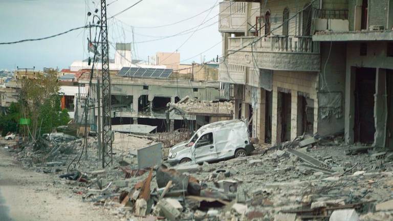 Desplazados de Líbano empiezan a regresar a sus hogares tras alto al fuego