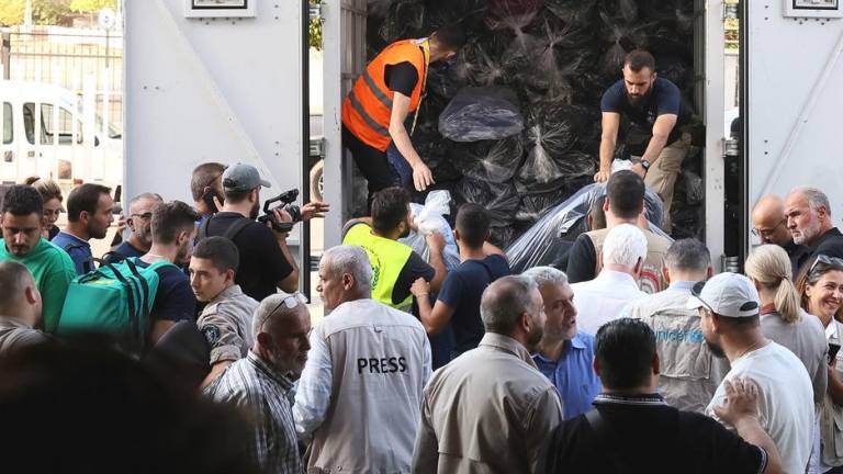 Distribución de bienes de emergencia a las familias desplazadas en Beirut, Líbano.