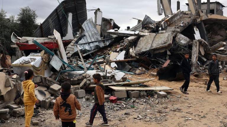 Una escuela de la UNRWA en Khan Younis, donde los habitantes de Gaza han buscado refugio, yace en ruinas.