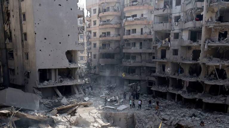 Un suburbio del sur de Beirut yace en ruinas después de ser blanco de ataques aéreos.