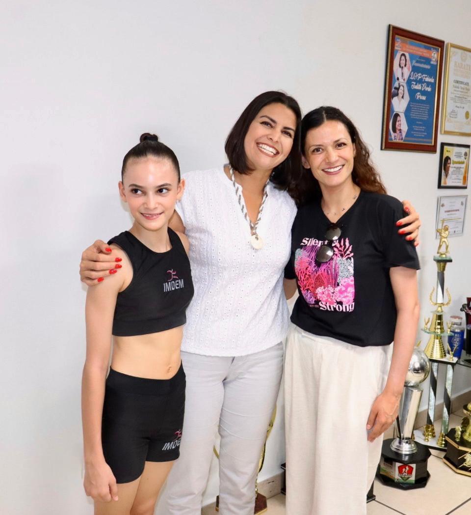 $!Entrenadora mazatleca de gimnasia rítmica parte a Francia para seguirse capacitando