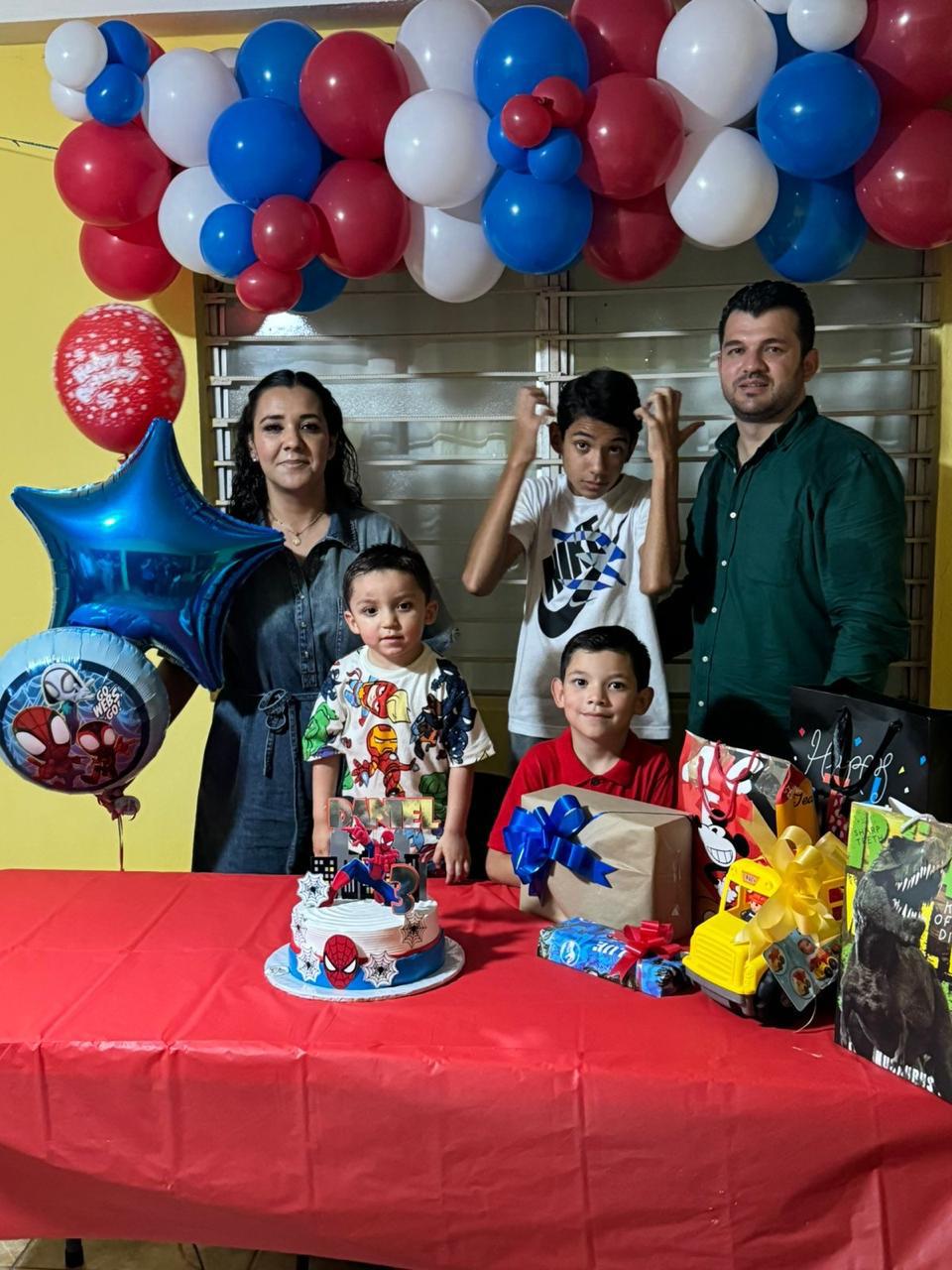 $!Familia García Sánchez celebra al pequeño cumpleañero.