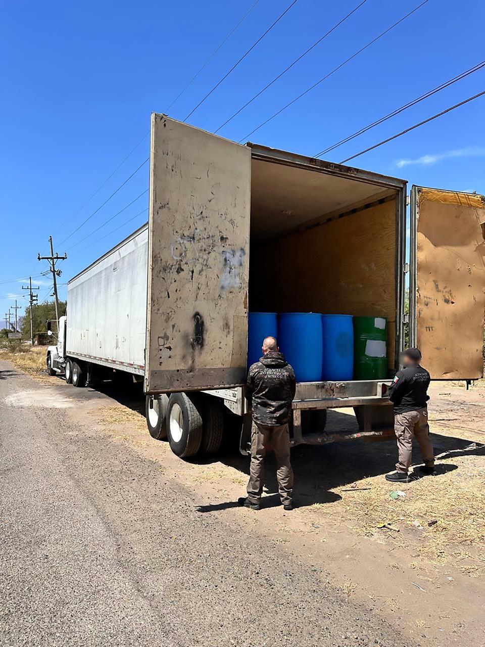 $!Aseguran en acciones diferentes 10 toneladas de sosa cáustica y fentanilo en Culiacán