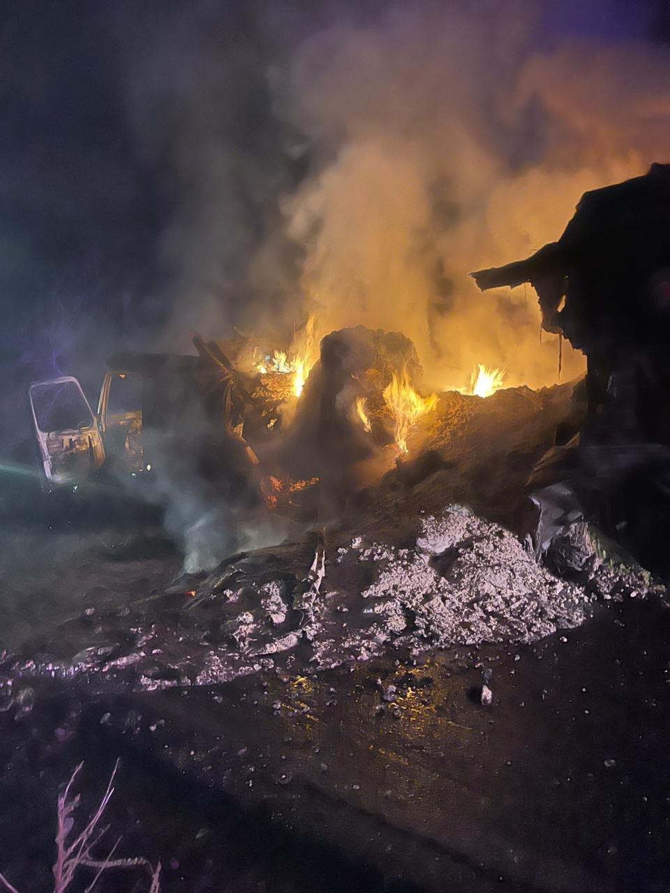 $!Se incendia tráiler que transportaba harina a la altura de Rosario