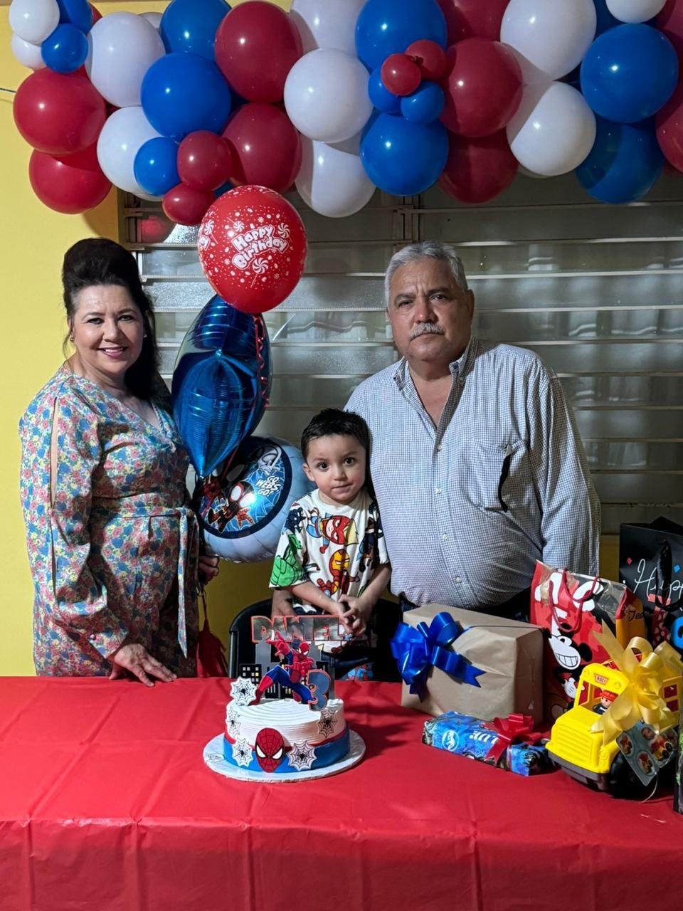 $!Sus abuelitos maternos Marvella González y Daniel Sánchez Rodelo.