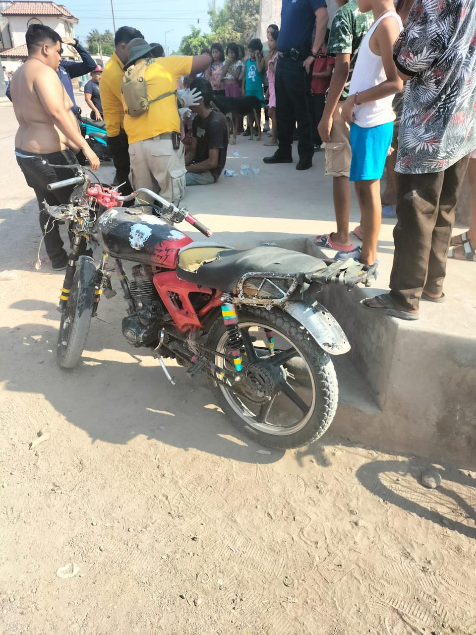 $!Motociclista se lesiona tras choque con una camioneta en Escuinapa