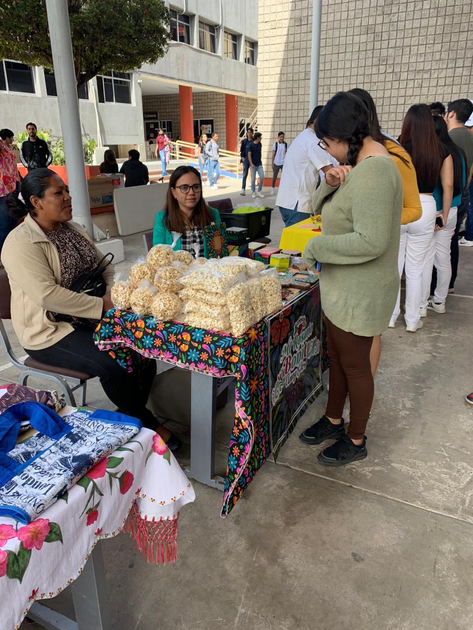 $!Mujeres artesanas rosarenses destacan en evento de Mazatlán