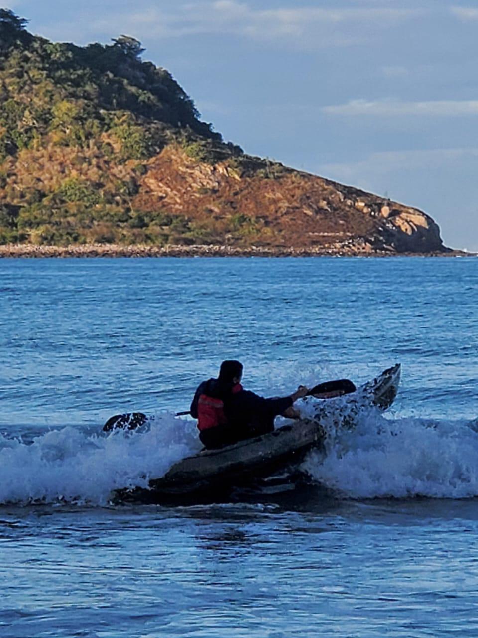 $!Disfrutan kayakistas de la pesca deportiva en mar abierto