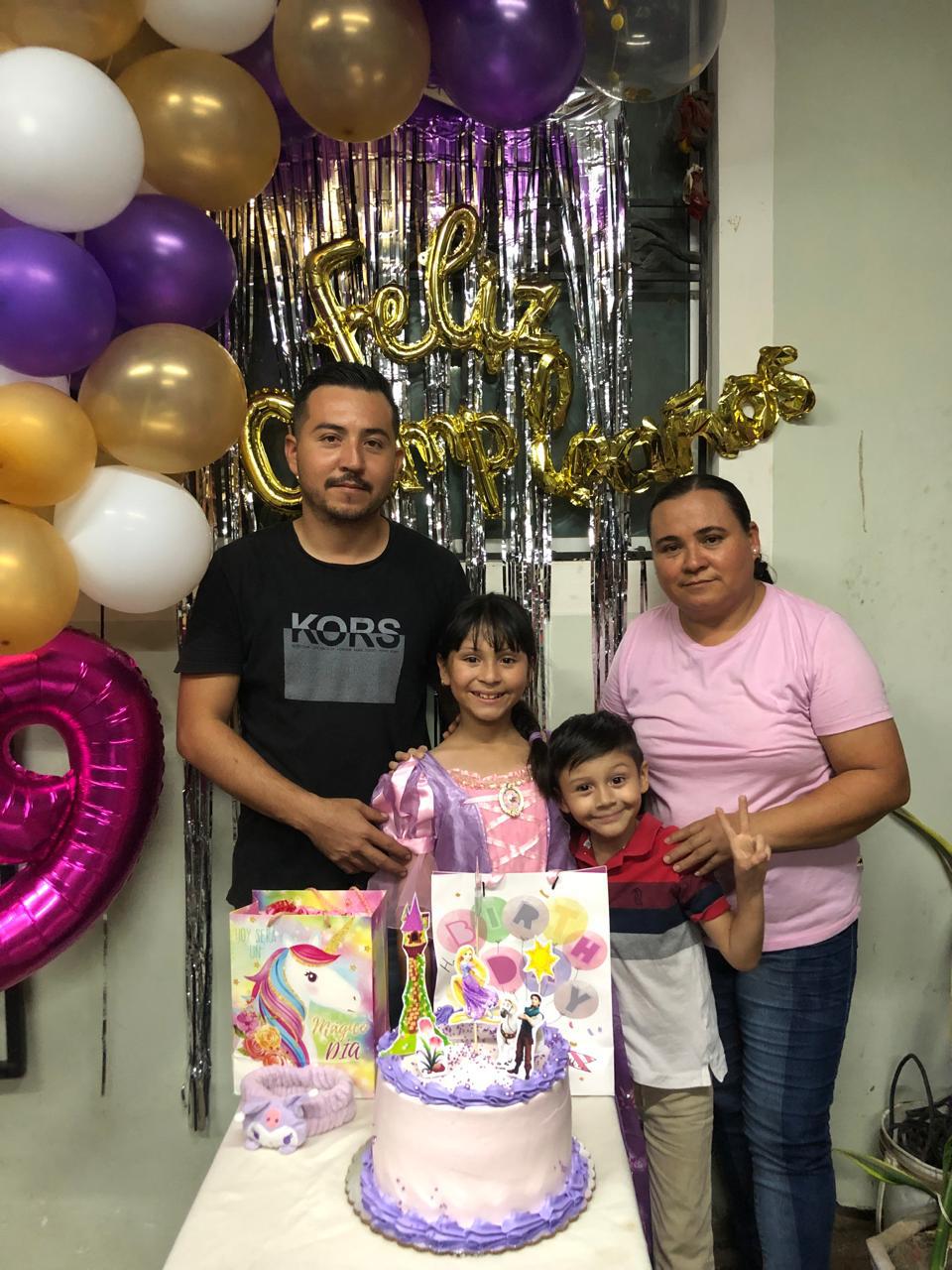 $!Con su papá José Martín Huerta, su hermano Martín Alexander Huerta y su abuela Noelia Aguilar.