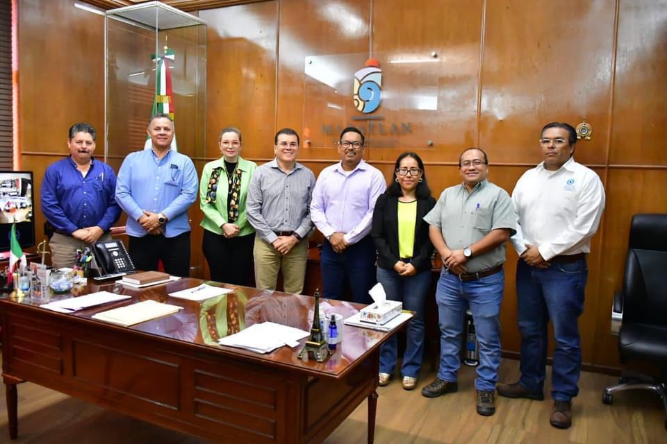 $!Integrantes de Observatorio Ciudadano de Mazatlán en reunión con el Alcalde sustituto Édgar Augusto González Zataráin.