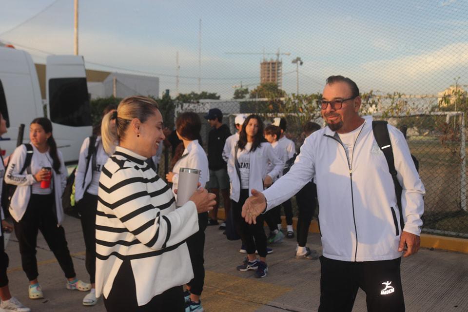 $!Parten delegaciones mazatlecas de tenis, tiro con arco y beisbol 5 al estatal en Culiacán