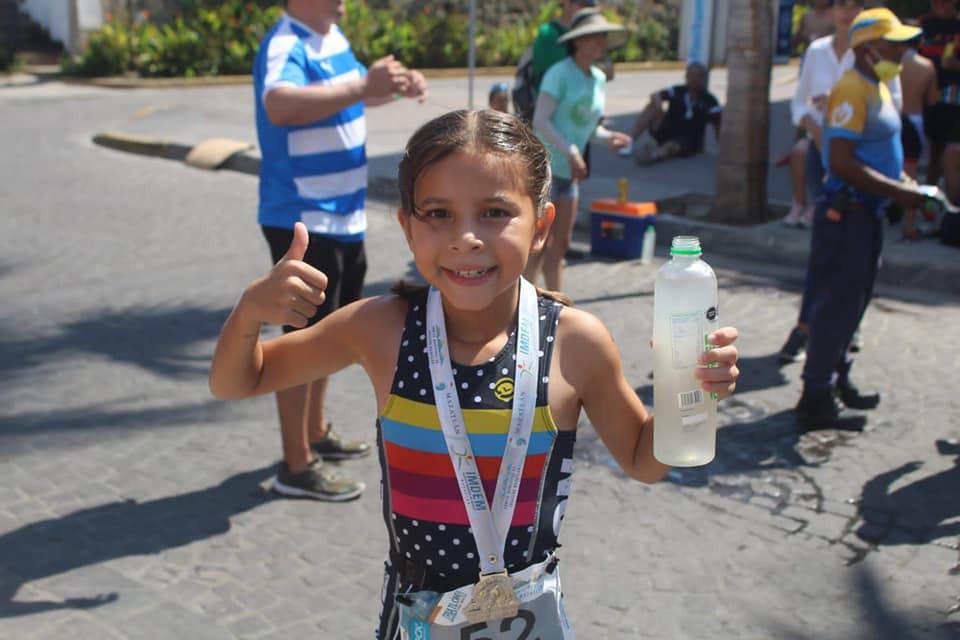 $!Mazatlecos reciben becas para Triatlón AsTri Mazatlán 2023