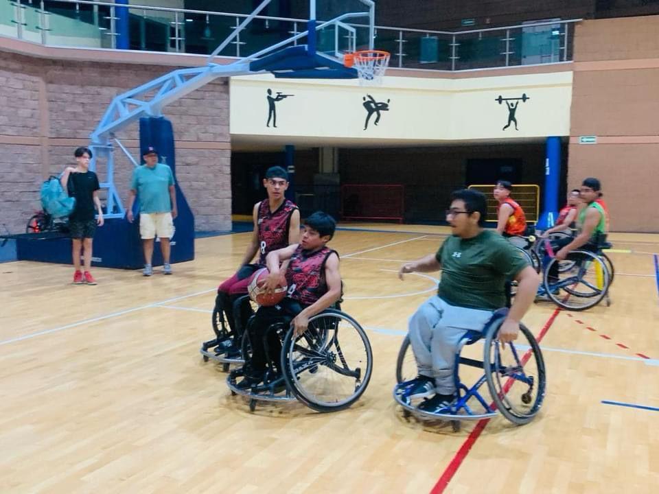 $!Entrena la Selección de Mazatlán de basquetbol sobre silla de ruedas en el CAR