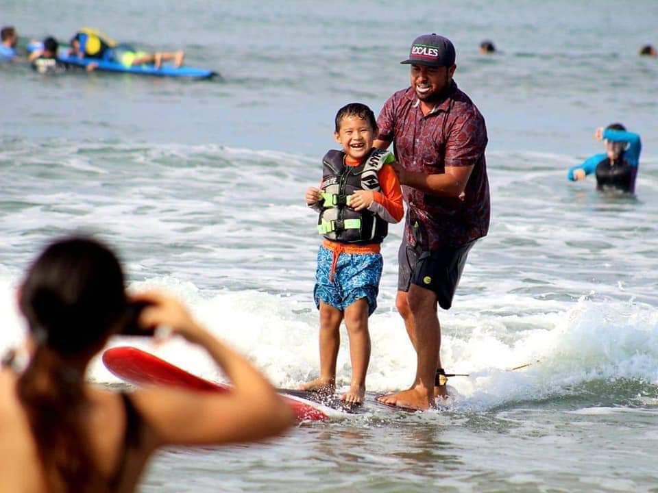 $!Carlos Guzmán, el ‘padre’ de decenas de niños Súper Héroes