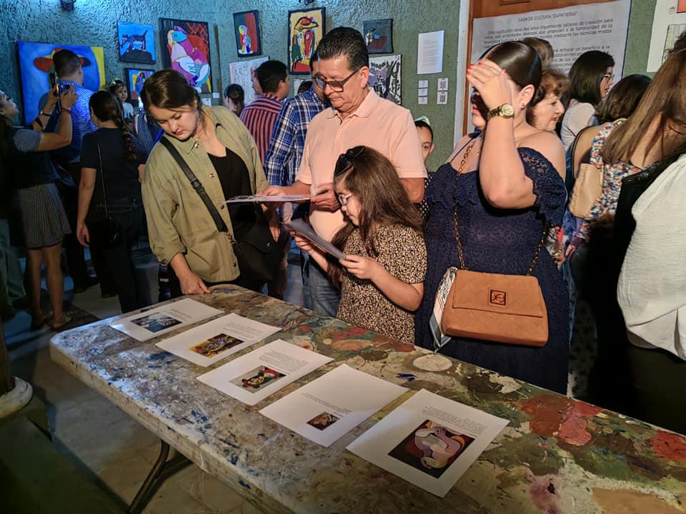 $!Padres de familia y amigos de los pequeños artistas asistieron al lugar.