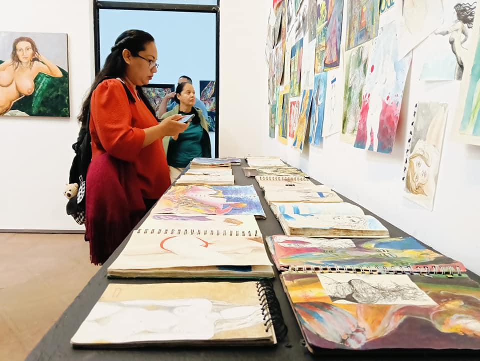 $!La exposición reúne también trabajos en cuaderno.