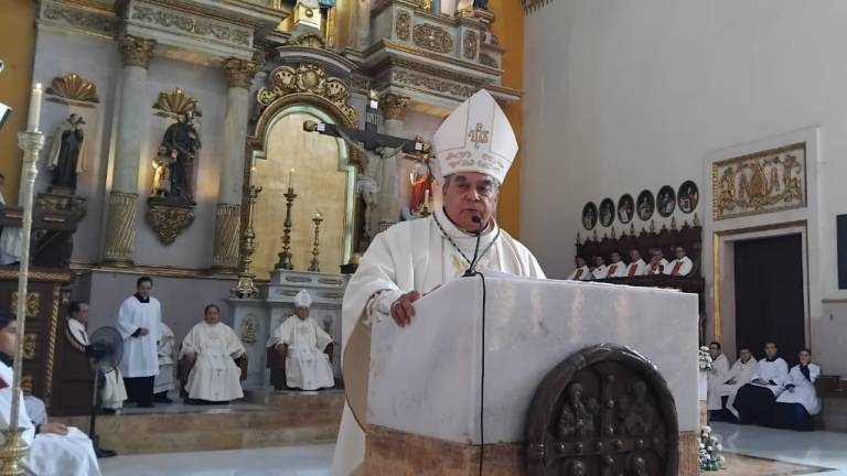 Oran por la paz de Culiacán en aniversario episcopal del Obispo Jesús Herrera