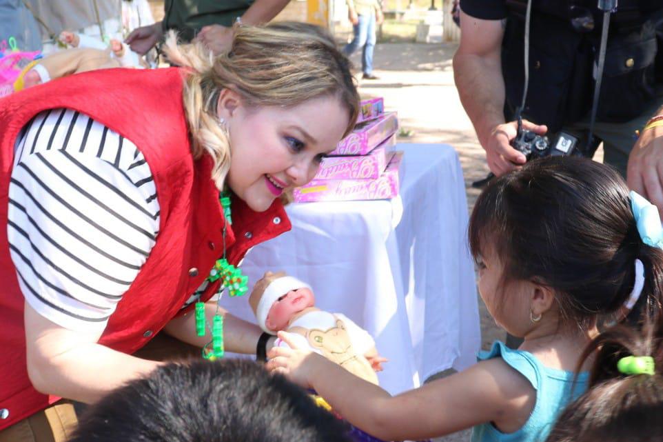 $!Llevan alegría y juguetes a niños y niñas de comunidades de Escuinapa