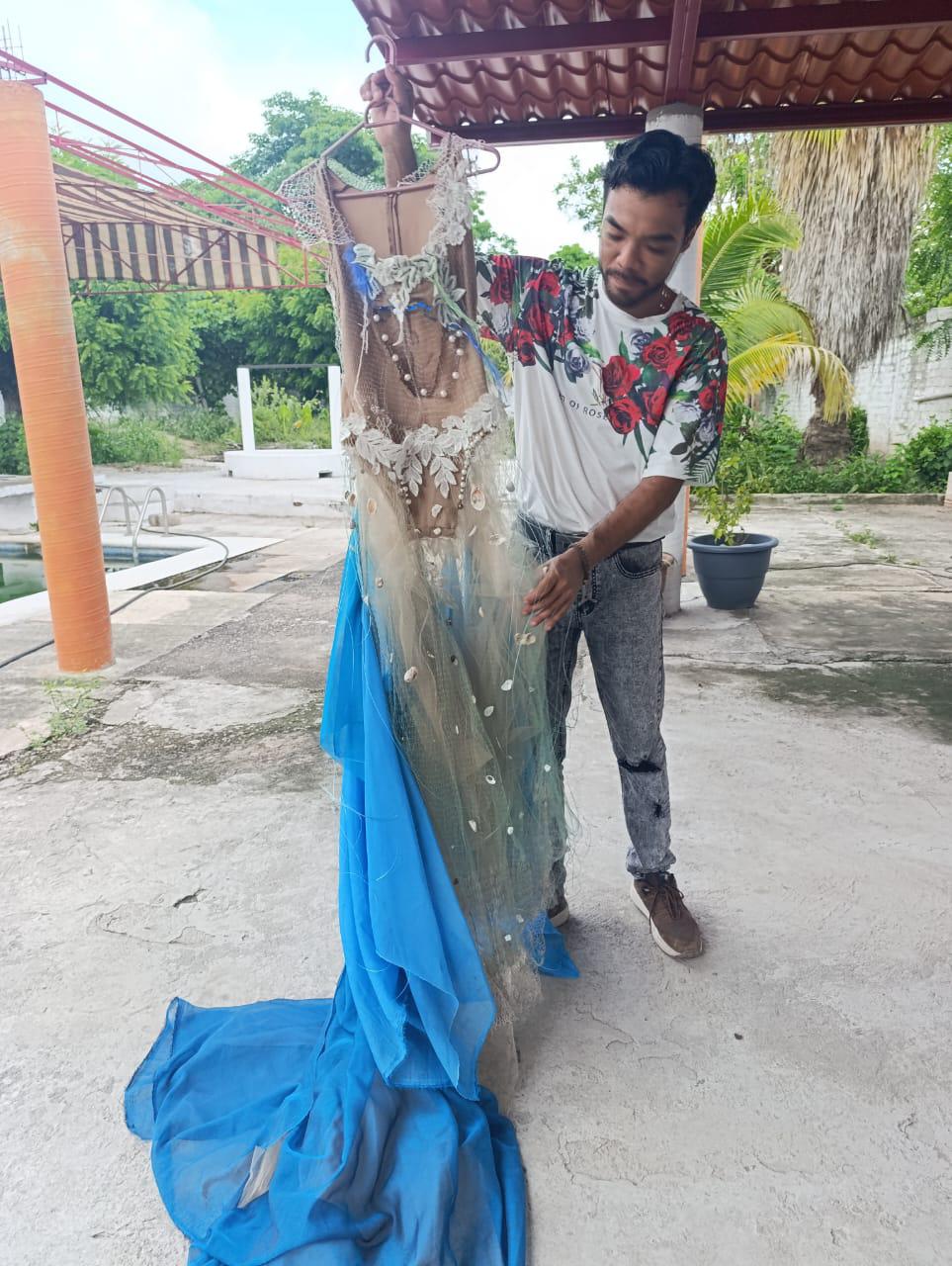 $!Gilberto Rafael, un diseñador de moda que crece inspirado en el arte del mar y en Escuinapa