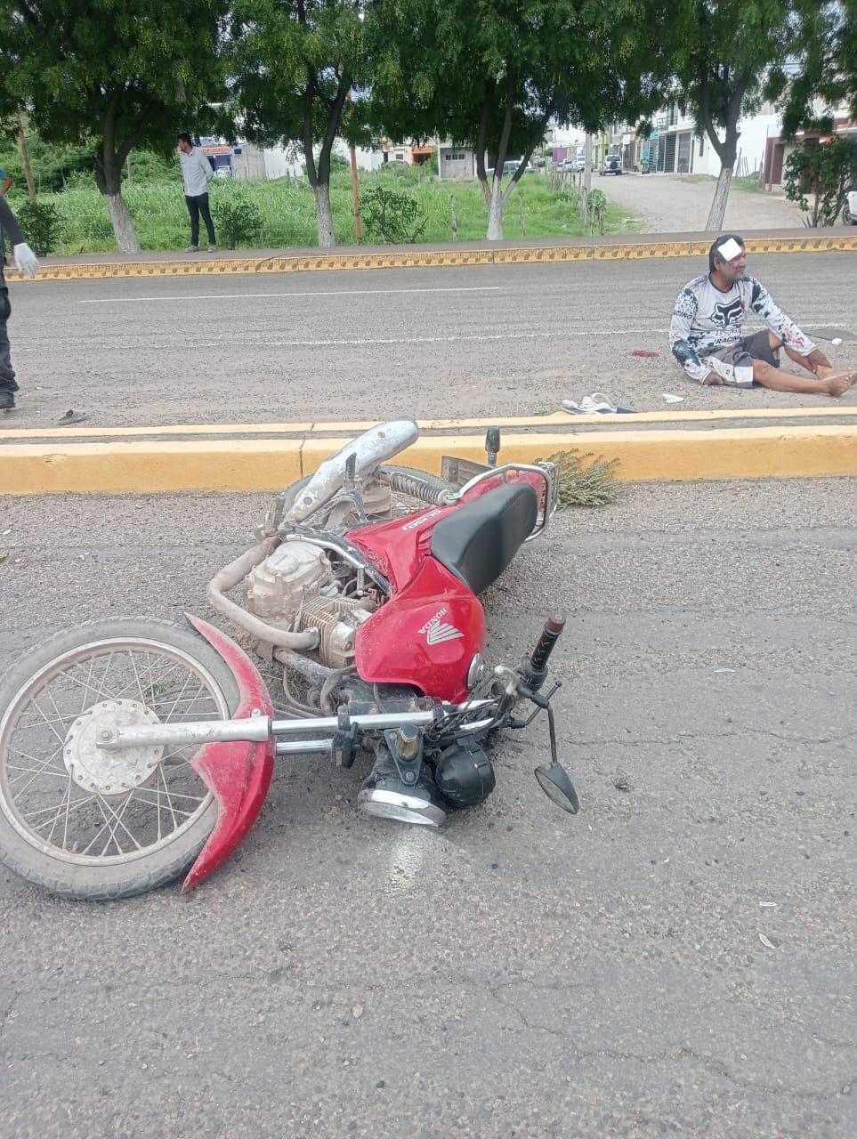 $!Accidente en moto en Rosario deja un adulto herido y un menor de 5 años en estado de gravedad