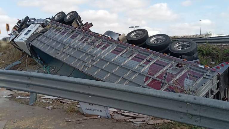 Accidente de tráiler ocurrido cerca de Culiacán.