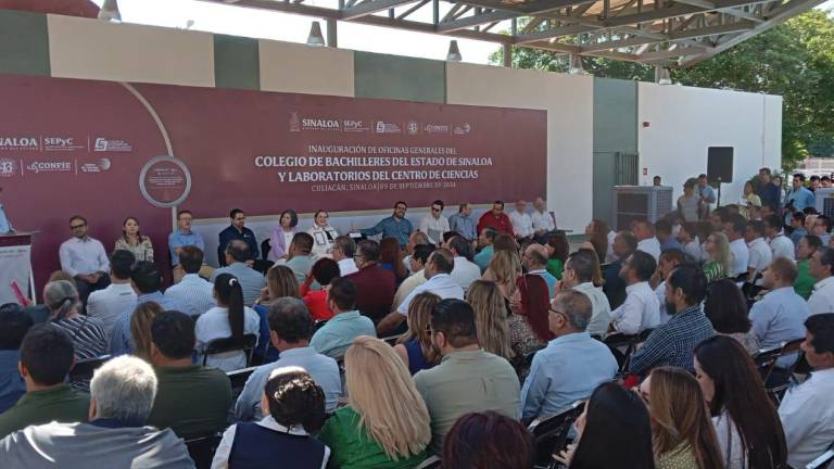 El Gobernador de Sinaloa Rubén Rocha Moya anunció la creación de una nueva facultad de medicina en la entidad.