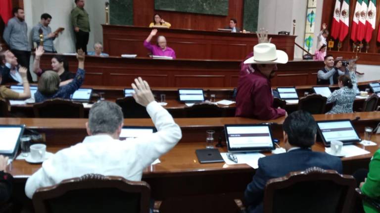 En el Congreso del Estado dieron trámite a las diversas iniciativas que reducen la edad para que jóvenes puedan ser electos y ocupar cargos públicos.