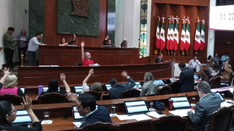 Sesión del Congreso de Sinaloa donde se dio lectura a iniciativas que buscan ampliar y reforzar los derechos de las mujeres.